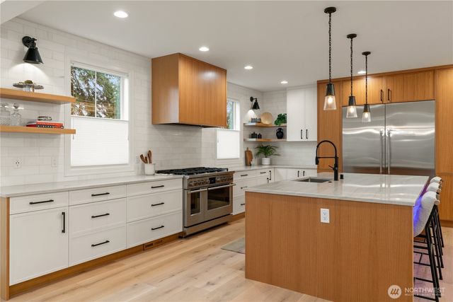 11204 108th Ave NE, Kirkland, WA 98033