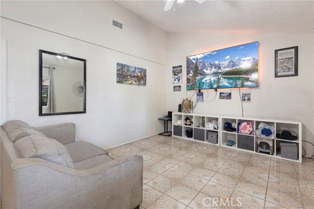 5515 N Duxford, Azusa, CA 91702