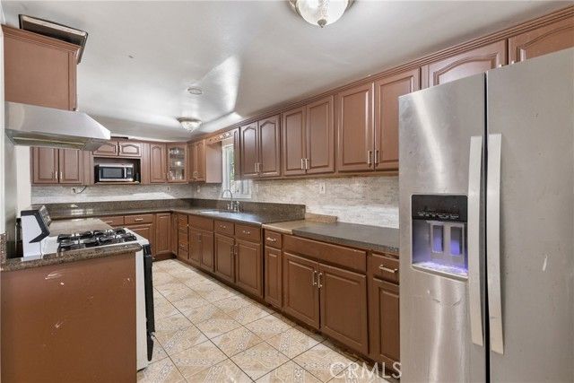5515 N Duxford, Azusa, CA 91702