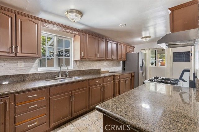 5515 N Duxford, Azusa, CA 91702