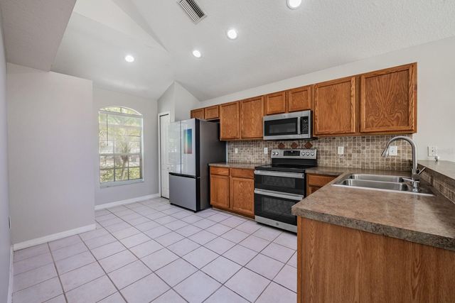 11237 LAKE LANIER DR, Riverview, FL 33569