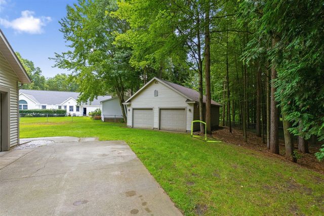 15250 Hofma Drive, Grand Haven, MI 49417