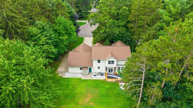 15250 Hofma Drive, Grand Haven, MI 49417