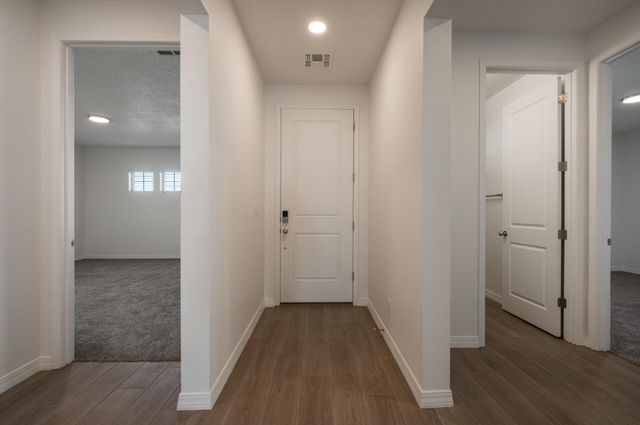 2012 Dekooning Avenue SE, Albuquerque, NM 87106