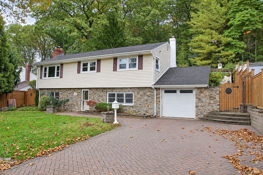 86 Iceland Drive, Huntington Station, NY 11746 — photo 2