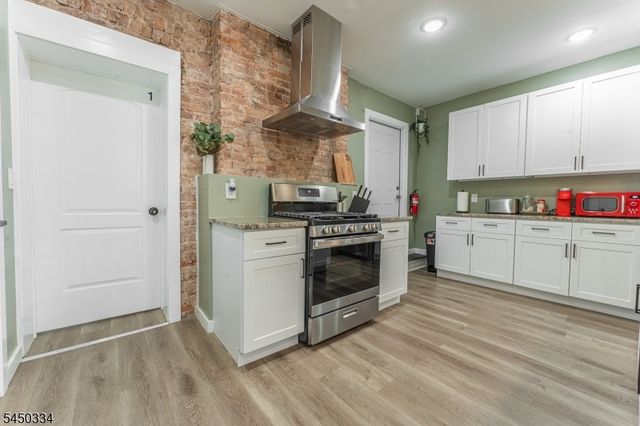 283 Dr Martin Luther King J, Newark City, NJ 07102