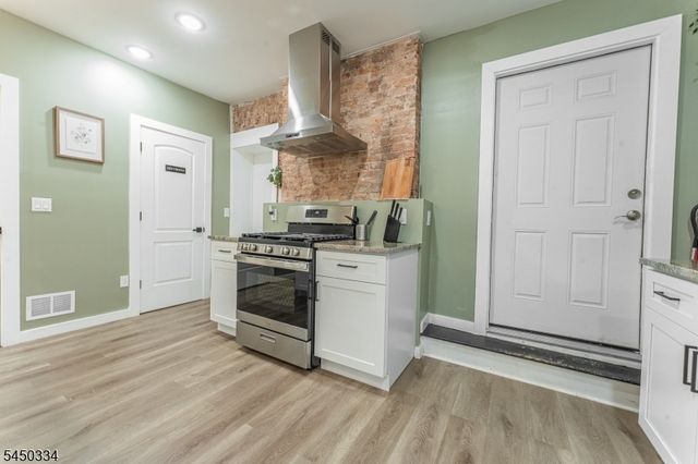 283 Dr Martin Luther King J, Newark City, NJ 07102