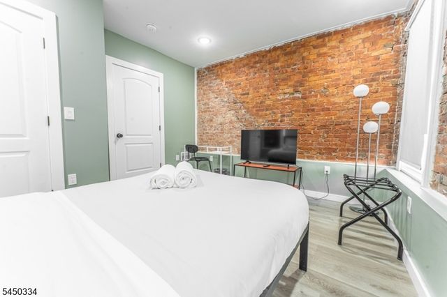283 Dr Martin Luther King J, Newark City, NJ 07102