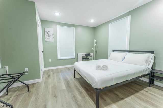 283 Dr Martin Luther King J, Newark City, NJ 07102