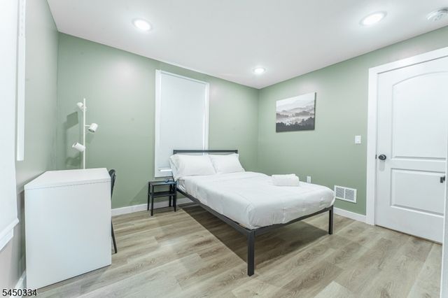 283 Dr Martin Luther King J, Newark City, NJ 07102