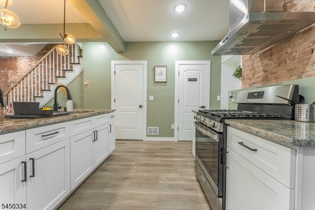 283 Dr Martin Luther King J, Newark City, NJ 07102