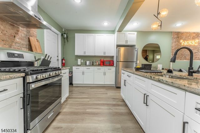 283 Dr Martin Luther King J, Newark City, NJ 07102