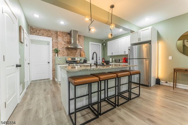 283 Dr Martin Luther King J, Newark City, NJ 07102