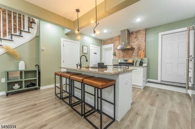 283 Dr Martin Luther King J, Newark City, NJ 07102