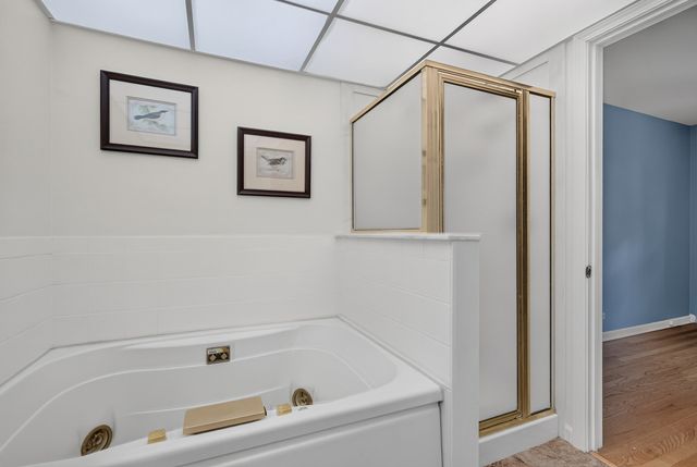 12 Robin Hood Lane 12, Northfield, IL 60093