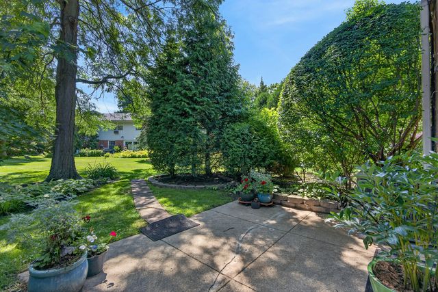 12 Robin Hood Lane 12, Northfield, IL 60093
