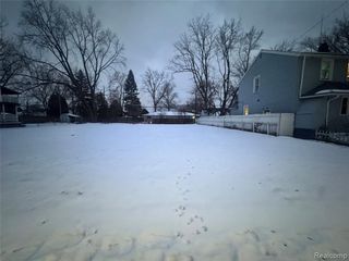 25527 New York Street, Dearborn Heights, MI 48125