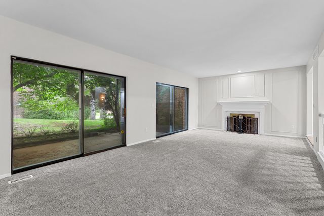 2260 Bordeaux Street, West Bloomfield Twp, MI 48323