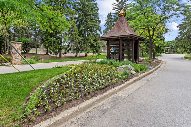2260 Bordeaux Street, West Bloomfield Twp, MI 48323