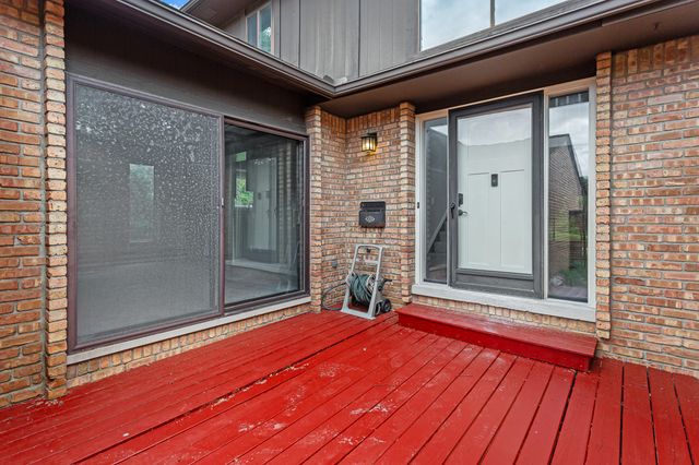 2260 Bordeaux Street, West Bloomfield Twp, MI 48323