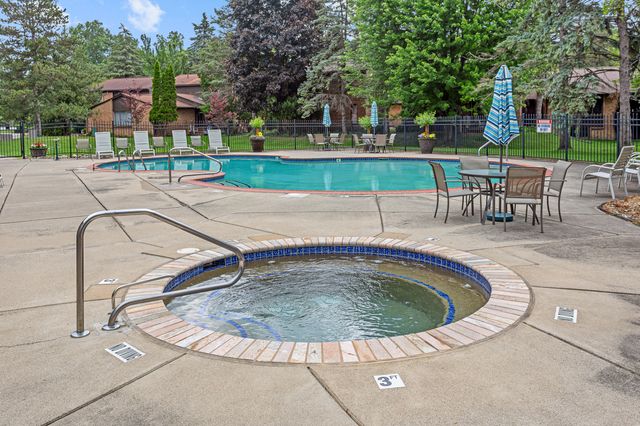 2260 Bordeaux Street, West Bloomfield Twp, MI 48323