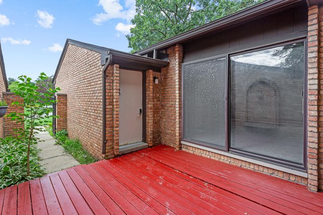 2260 Bordeaux Street, West Bloomfield Twp, MI 48323