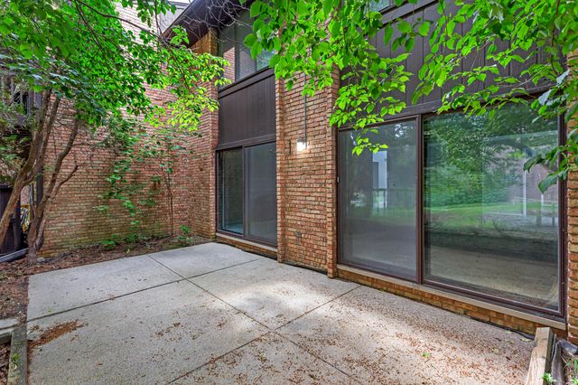 2260 Bordeaux Street, West Bloomfield Twp, MI 48323