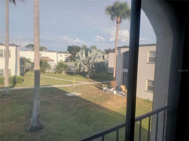 7701 STARKEY ROAD 316, Seminole, FL 33777