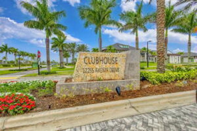 10546 Northbrook Circle, Palm Beach Gardens, FL 33412