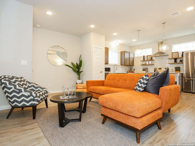 230 Lucas St Unit 102, San Antonio, TX 78209