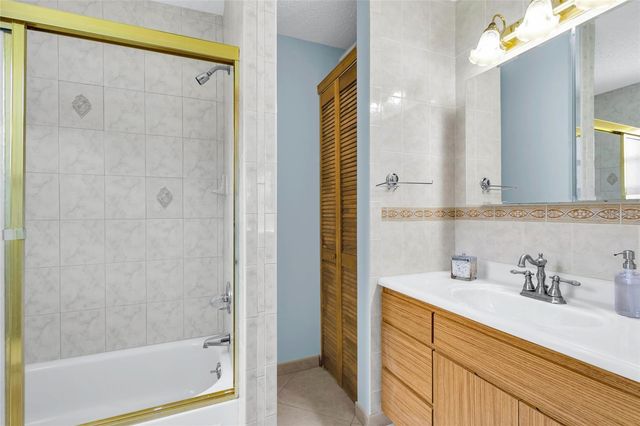 2805 LAKE TOHOPEKALIGA BOULEVARD, Kissimmee, FL 34746