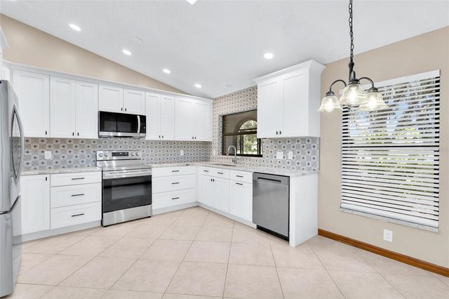 2805 LAKE TOHOPEKALIGA BOULEVARD, Kissimmee, FL 34746