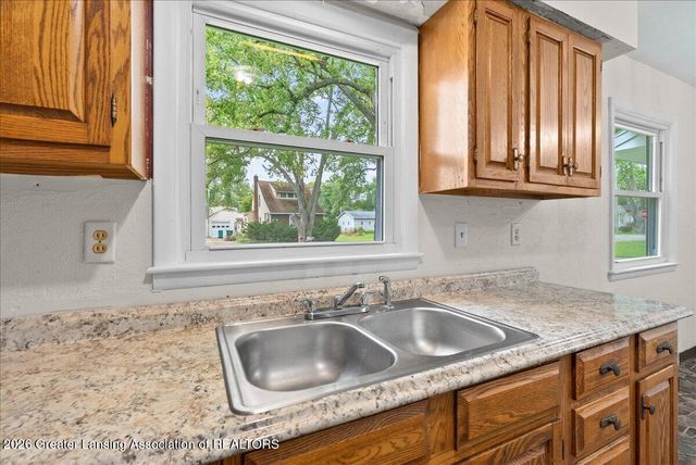 426 Brynford Avenue, Lansing, MI 48917