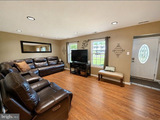 1882 BROOK LN, Jamison, PA 18929
