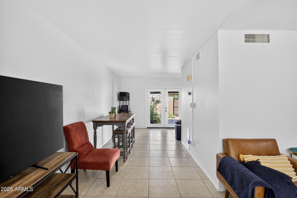 Image 11 of property listing at 5007 S TERRACE Road, Tempe, AZ 85282