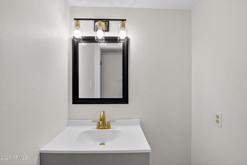 Image 13 of property listing at 5007 S TERRACE Road, Tempe, AZ 85282