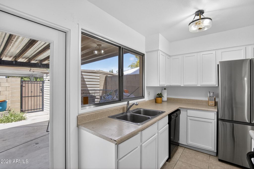 Image 9 of property listing at 5007 S TERRACE Road, Tempe, AZ 85282