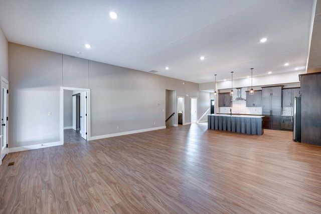 3114 Long Ct, Winfield, KS 67156