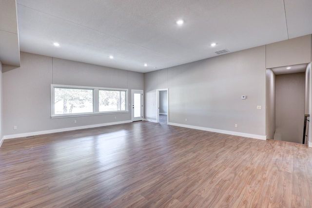 3114 Long Ct, Winfield, KS 67156