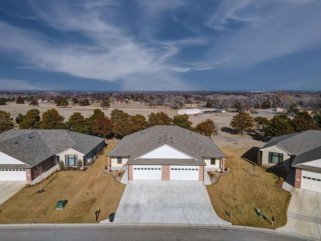 3114 Long Ct, Winfield, KS 67156