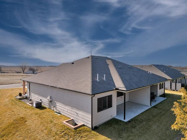 3114 Long Ct, Winfield, KS 67156