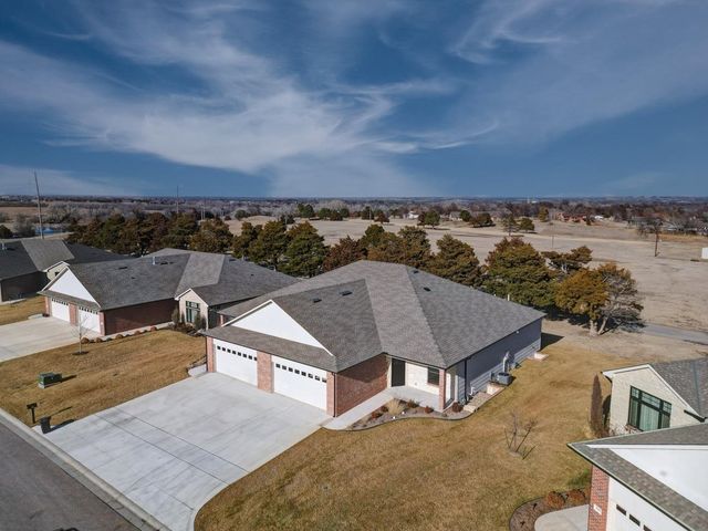 3114 Long Ct, Winfield, KS 67156
