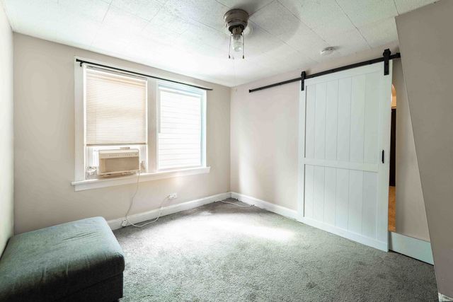 2733 N Artesian Avenue, Chicago, IL 60647