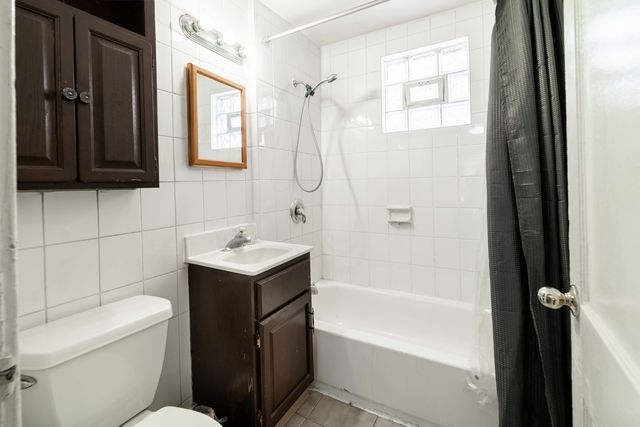 2733 N Artesian Avenue, Chicago, IL 60647