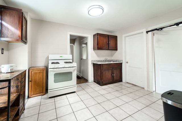 2733 N Artesian Avenue, Chicago, IL 60647