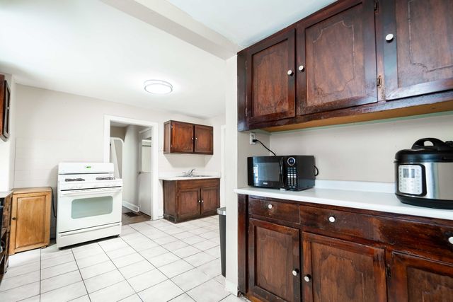 2733 N Artesian Avenue, Chicago, IL 60647