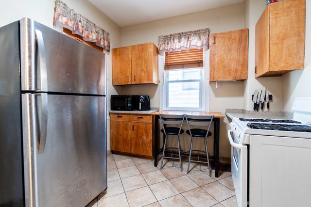 2733 N Artesian Avenue, Chicago, IL 60647
