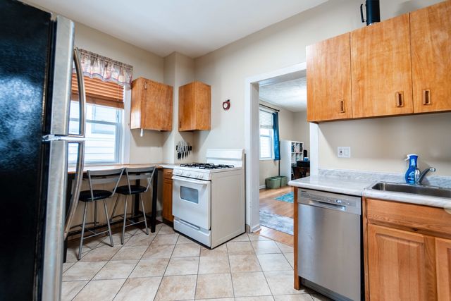 2733 N Artesian Avenue, Chicago, IL 60647