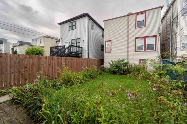 2733 N Artesian Avenue, Chicago, IL 60647