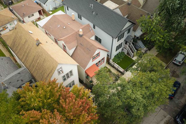 2733 N Artesian Avenue, Chicago, IL 60647